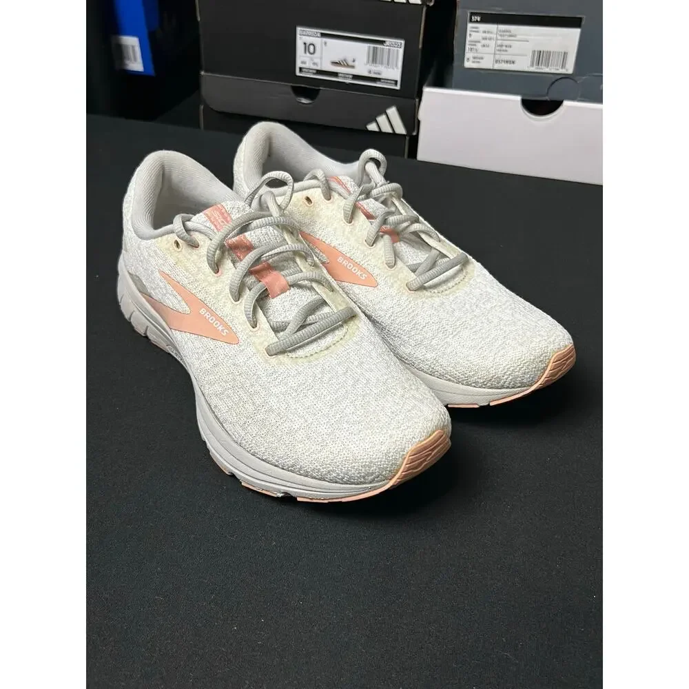 Brooks Signal 3 Women Oyster Peach / Size 9.5 / EUC